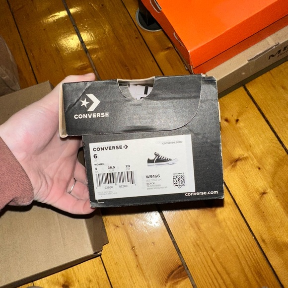 Converse - Picture 2 of 2
